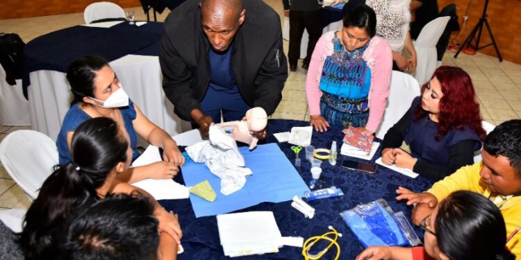 Fortalecen talleres para prevenir muertes neonatales en Huehuetenango