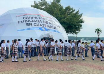 Más 3 mil guatemaltecos visitaron la Carpa Cultural de la Embajada de México en Petén