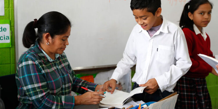 Mineduc abre concurso para plazas permanentes de docentes, con procesos digitales y transparentes. / Foto: DCA.