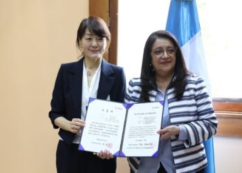 Presentación de la carta de entendimiento entre la delegación de Corea y el Ministerio de Educación. / Foto: José Archila.