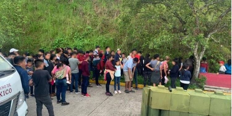 Minex asiste retorno de 128 connacionales rescatados en una carretera en Veracruz, México