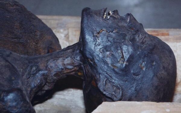 Momia egipcia de la sacerdotisa Esoeris. / Foto: Museo de Historia del Arte de Uruguay.