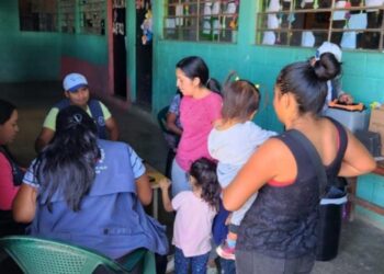 Niñez de Amatitlán es asistida para proteger su nutrición