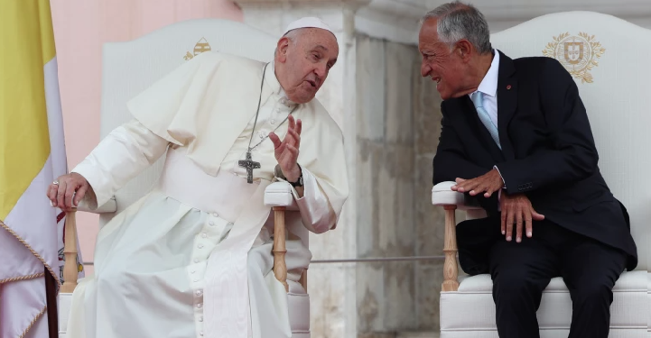 El Papa pide desde Lisboa políticas para proteger el medio ambiente y ayudar a los jóvenes