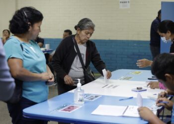 Servidores públicos gozan este día de permiso con goce salarial