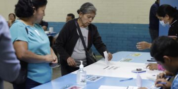 Servidores públicos gozan este día de permiso con goce salarial