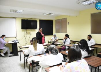 Capacitaciones para mejorar la atención de pacientes en el Hospital de Totonicapán