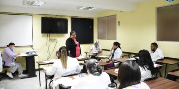 Capacitaciones para mejorar la atención de pacientes en el Hospital de Totonicapán