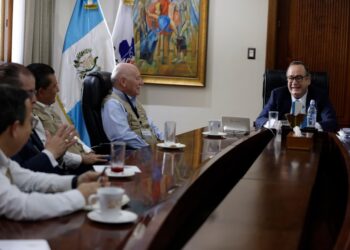 Misión de observación electoral dialogó con el presidente Alejandro Giammattei. / Foto: Dickéns Zamora.