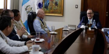 Misión de observación electoral dialogó con el presidente Alejandro Giammattei. / Foto: Dickéns Zamora.