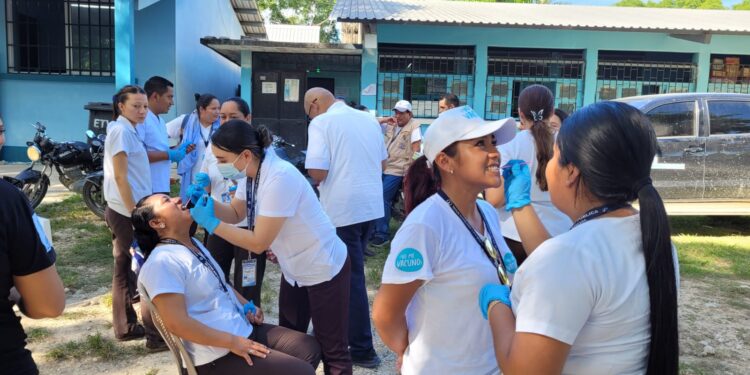 Salubristas se capacitan para la prevención de caries. /Foto: MSPAS
