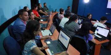 Mineduc capacita a más de 27 mil docentes guatemaltecos en tecnología en el aula