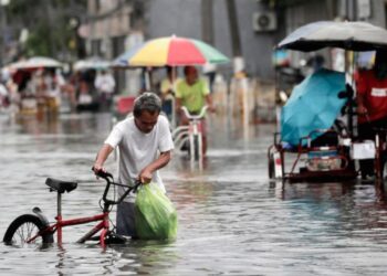 Un fuerte tifón paraliza el tráfico aéreo en el sur de Japón