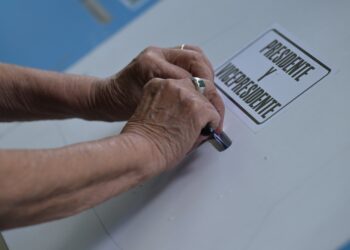 Reconocen aporte de voluntarios como “custodios del voto”