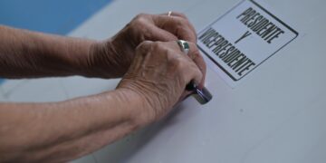 Reconocen aporte de voluntarios como “custodios del voto”