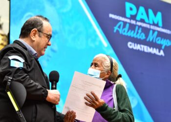 Presidente continúa beneficiando adultos mayores con el PAM