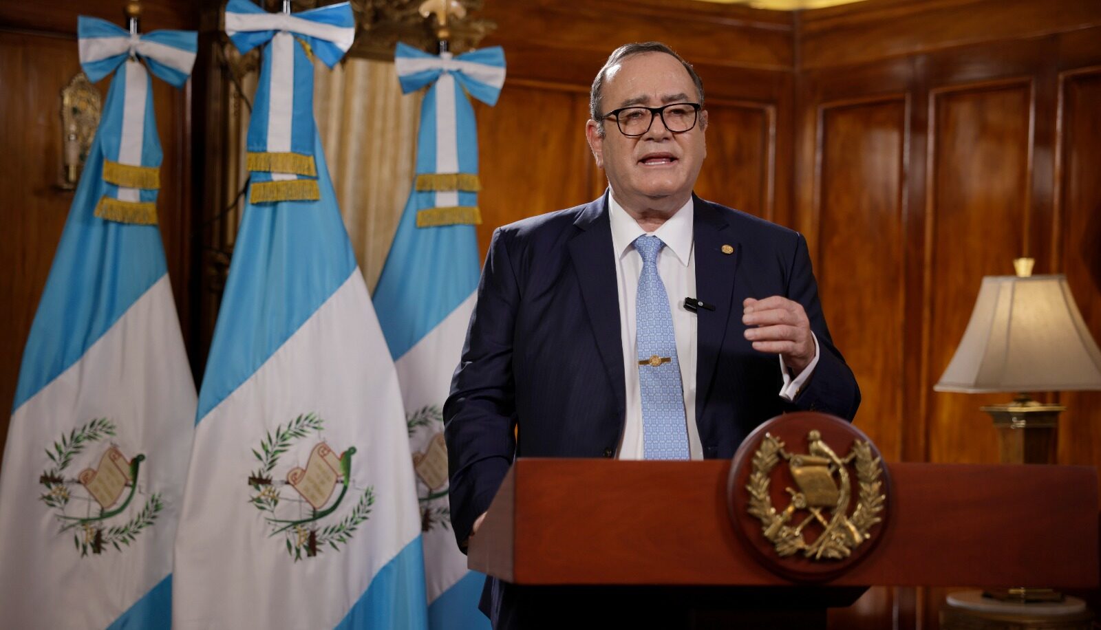 Los guatemaltecos, hastiados, eligen un nuevo presidente el