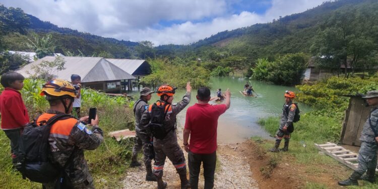 Trasladan ayuda humanitaria para afectados por lluvias en Barrillas, Huehuetenango