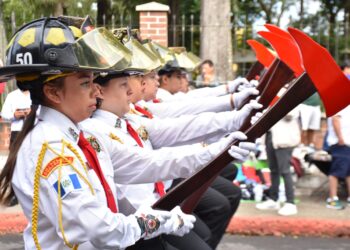 Gobierno felicita al Cuerpo Voluntario de Bomberos por su 72 aniversario