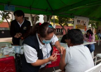 Impulsan jornada de salud para visitantes de la feria de Jocotenango