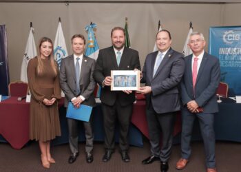 Funcionarios guatemaltecos se reunieron con empresarios de México. /Foto: CIG