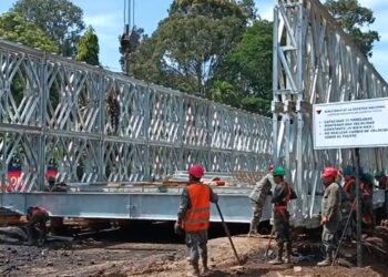 Ejército en trabajos finales de puente temporal ruta al Pacífico