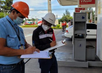 Más de 900 dispensadores verificados en estaciones de combustibles. /Foto: Mineco