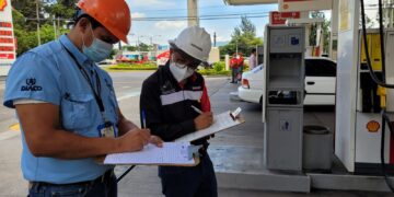 Más de 900 dispensadores verificados en estaciones de combustibles. /Foto: Mineco
