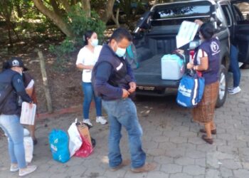 Vacuna Móvil beneficia a población de Sacatepéquez e Izabal