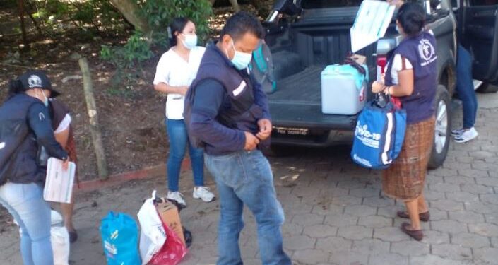 Vacuna Móvil beneficia a población de Sacatepéquez e Izabal