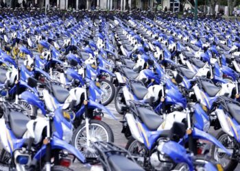 Presidente Entrega motocicletas y armas de fuego a la PNC