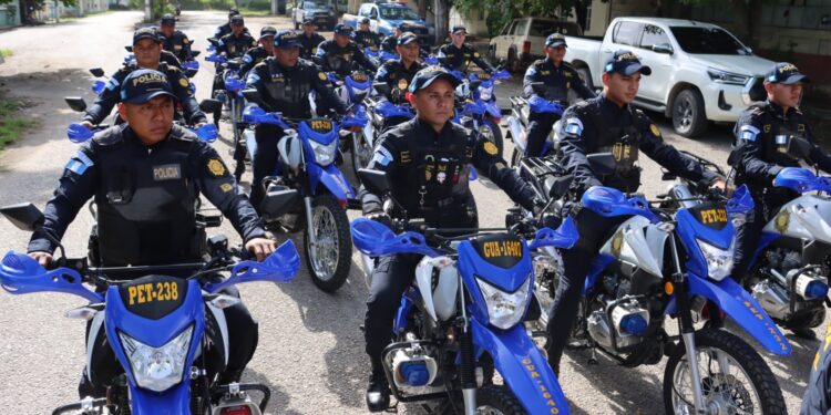 Izabal, Zacapa, Quetzaltenango y Petén reciben motocicletas para fortalecer la seguridad