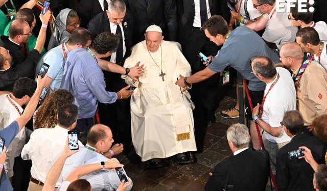 El Papa celebró un acto ante más de un millón de jóvenes y los animó a levantarse siempre