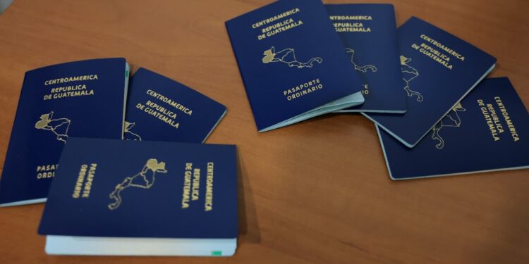 Existen Centros de Emisión de Pasaportes en Guatemala y en consulados en el extranjero. / Foto: Gilber García.