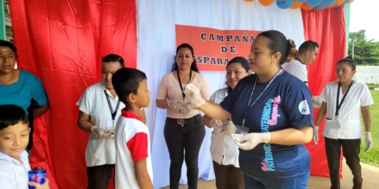 Segunda jornada de desparasitación en San Francisco, Petén