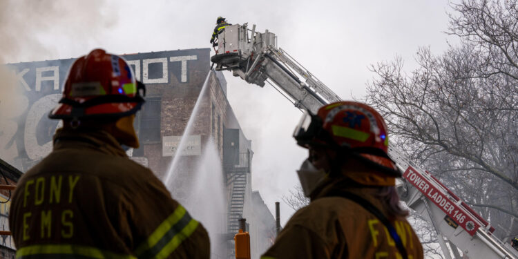 Bomberos latinoamericanos se entrenan ante riesgos industriales