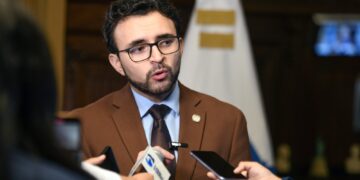 Secretario de Comunicación Social detalla sobre nuevas disposiciones para el control del gasto público. /Foto: Carlos Jacinto