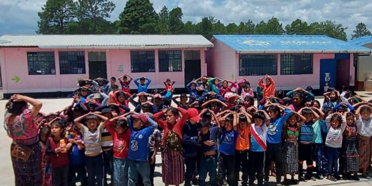 Realizan simulacro de sismo en establecimientos educativos de Totonicapán