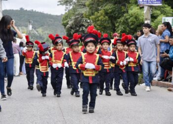 En Jalapa se desarrollan desfiles como parte de fiestas patrias