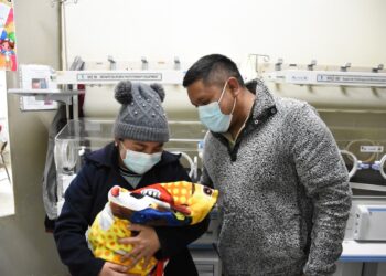 Mateo vuelve a casa tras salir del intensivo. / Foto: MSPAS.