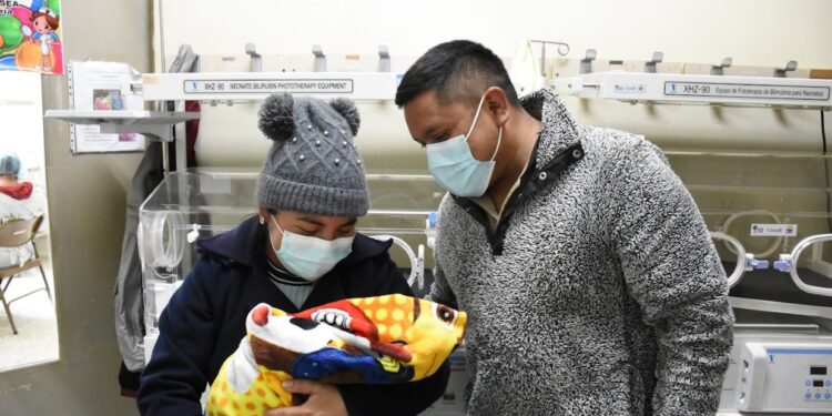 Mateo vuelve a casa tras salir del intensivo. / Foto: MSPAS.