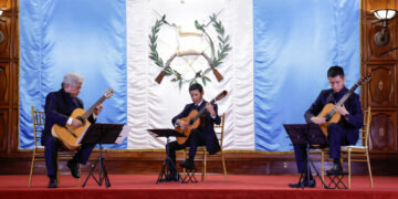El Trío Abetos promueve la música y la cultura guatemaltecas