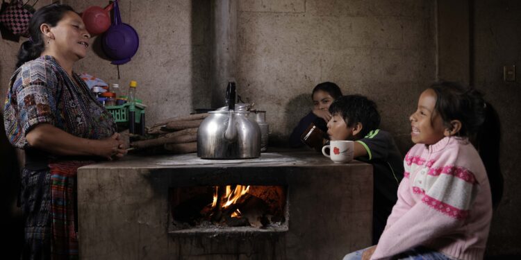 Programa Bono Social promueve el acceso a la educación y la salud