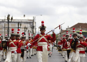 Centros educativos inician con desfiles cívicos en el Centro Histórico