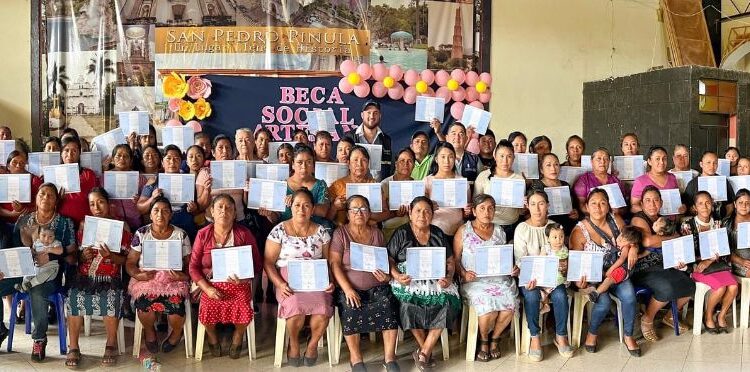 Programas fortalecen la economía, salud y educación de familias en Jalapa