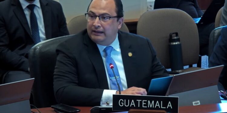 Canciller de Guatemala, Mario Búcaro.
