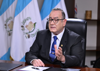 Presidente reitera su vocación democrática y principio constitucional