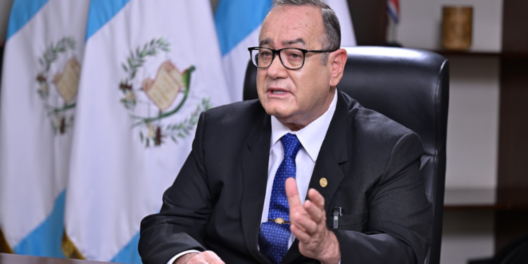 Presidente reitera su vocación democrática y principio constitucional