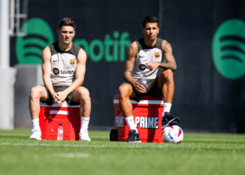 El Barcelona buscará redimirse ante un Sevilla que alza el vuelo