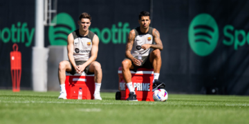 El Barcelona buscará redimirse ante un Sevilla que alza el vuelo